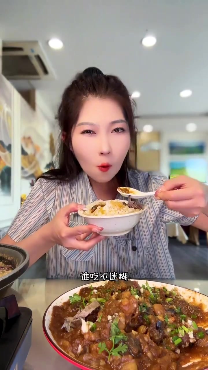 王寨附近一家很有烟火气的东北菜馆,锅包肉和土豆熬茄子太香了