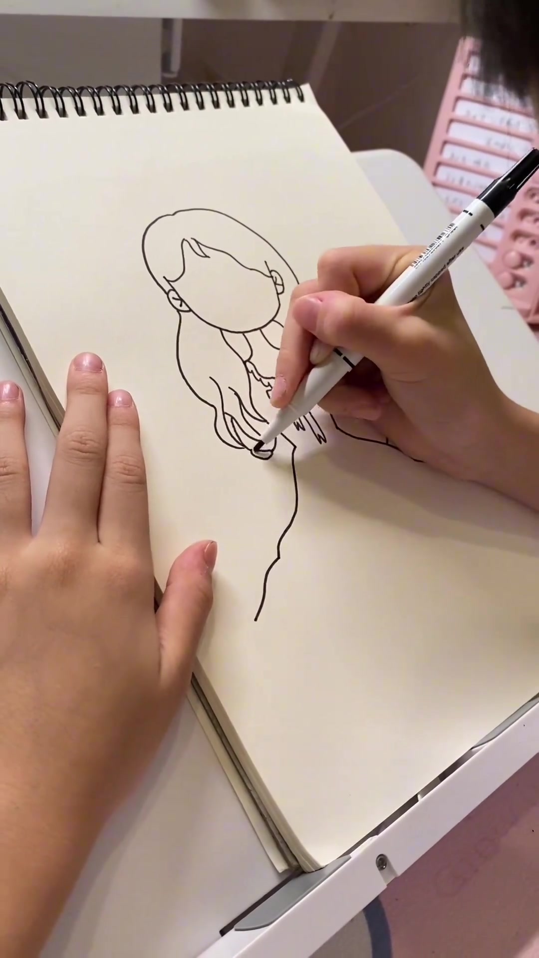 画画 简笔画 人物简笔画,一位漂亮的老师