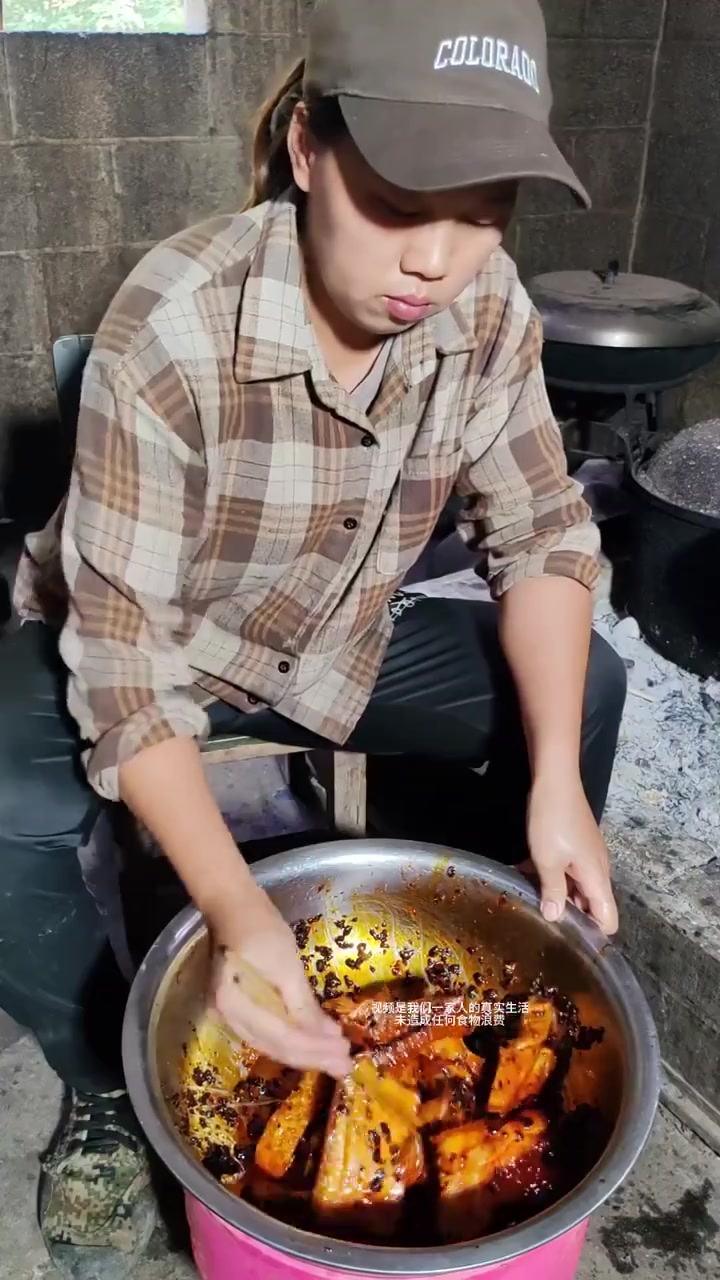 妈妈说想吃我做的扣肉,那就南瓜扣肉煲安排上,简单饭菜简单吃