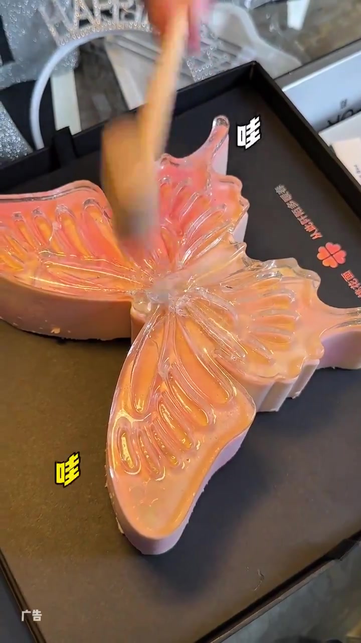 七夕的浪漫它来了,不妨送女神一个很有艺术感的法式慕斯蛋糕