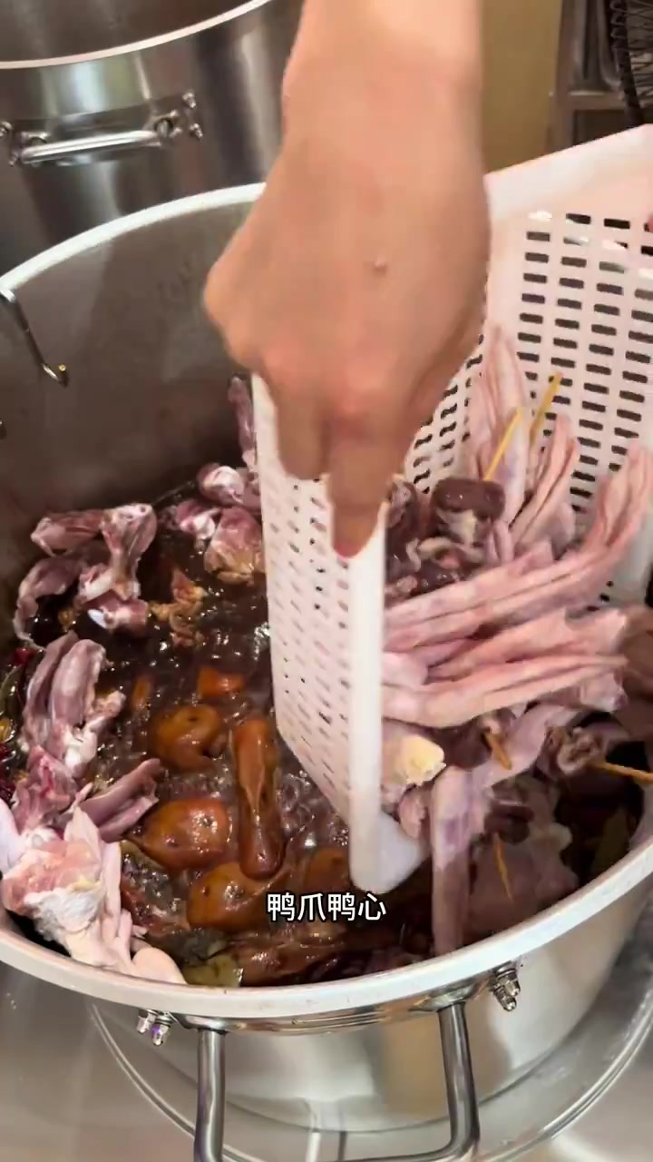 衢州鸭头详细卤制方法 下期分享风干鸭货详细制作方法