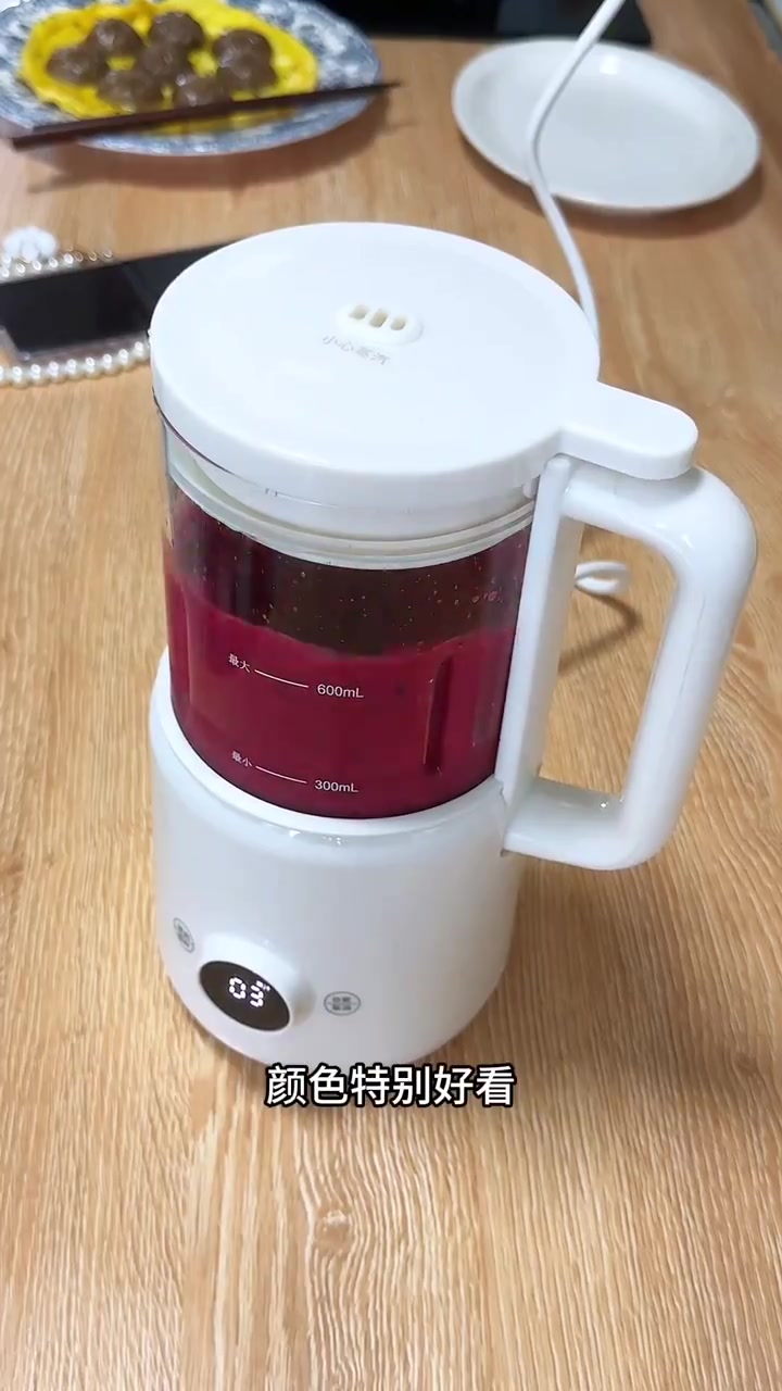 嗯哼~荞麦小包子还不错!莓果奶昔有点儿上头