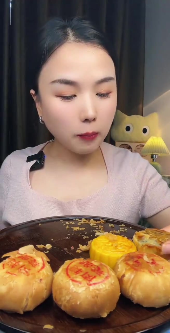 油炸鲜肉月饼中式糕点
