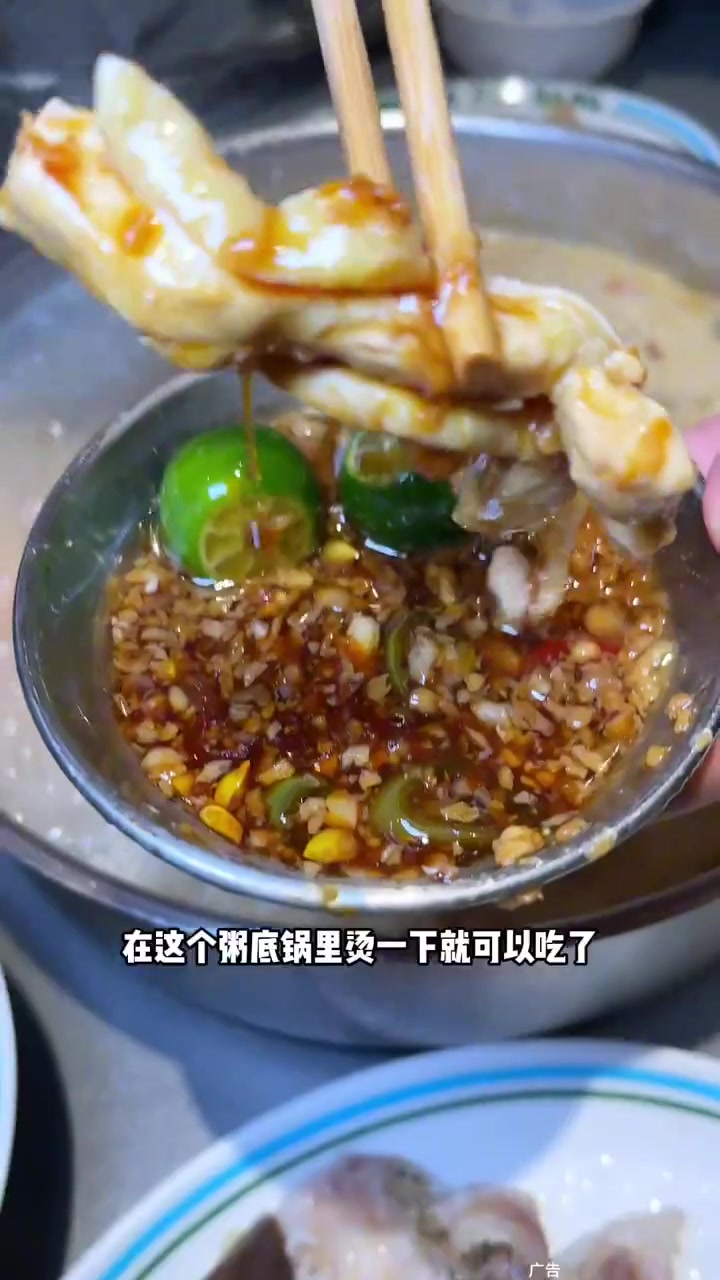 就是这个潮汕老板开的大排档,这次的粥底锅太地道了