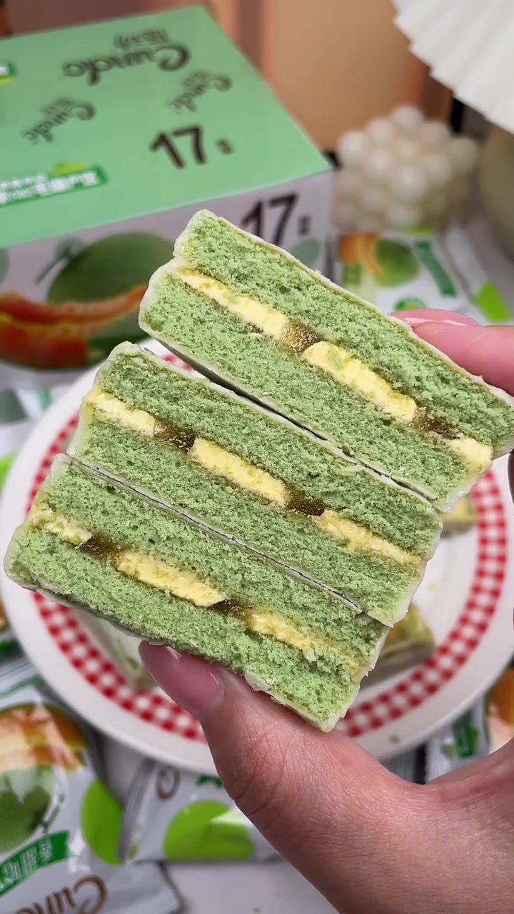 口感绵密,口味香浓-桃子牛奶巧克力零食红丝绒蛋糕