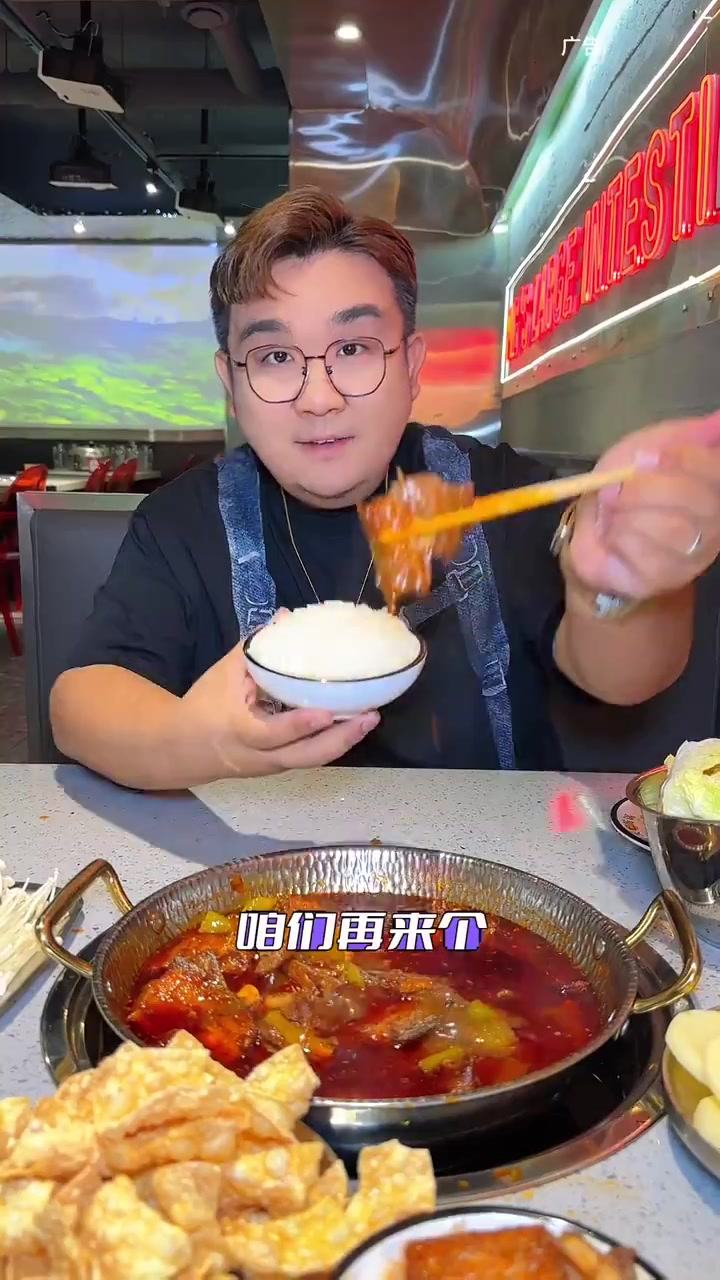 香喷喷的肥肠带鱼火锅!