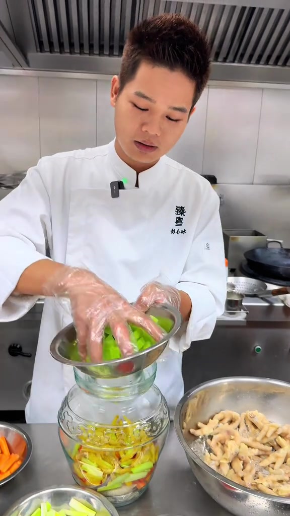 巨巨巨好吃的自制泡椒凤爪,酸辣开胃越啃越香