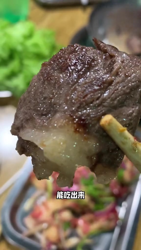 藏在沈阳街边大院里的齐市烤肉,滋滋冒油的大片肉,实在太香了