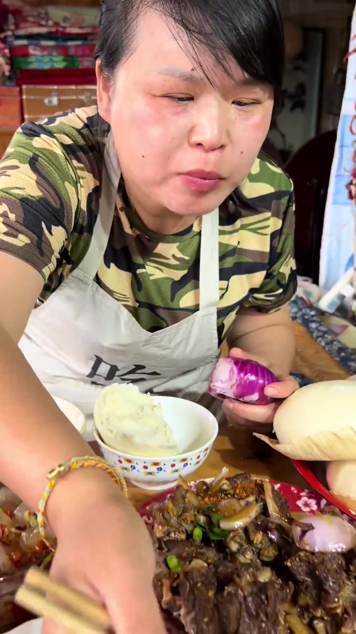 蒸大馒头 酸菜炖粉条