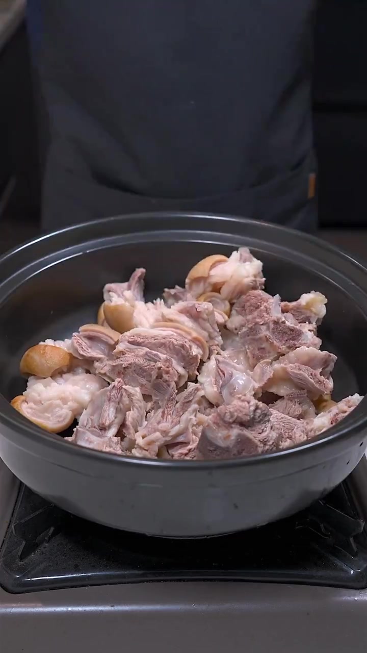 鱼羊一锅鲜 天气越来越冷了,有空就给家人炖上一锅 吧,暖身暖心