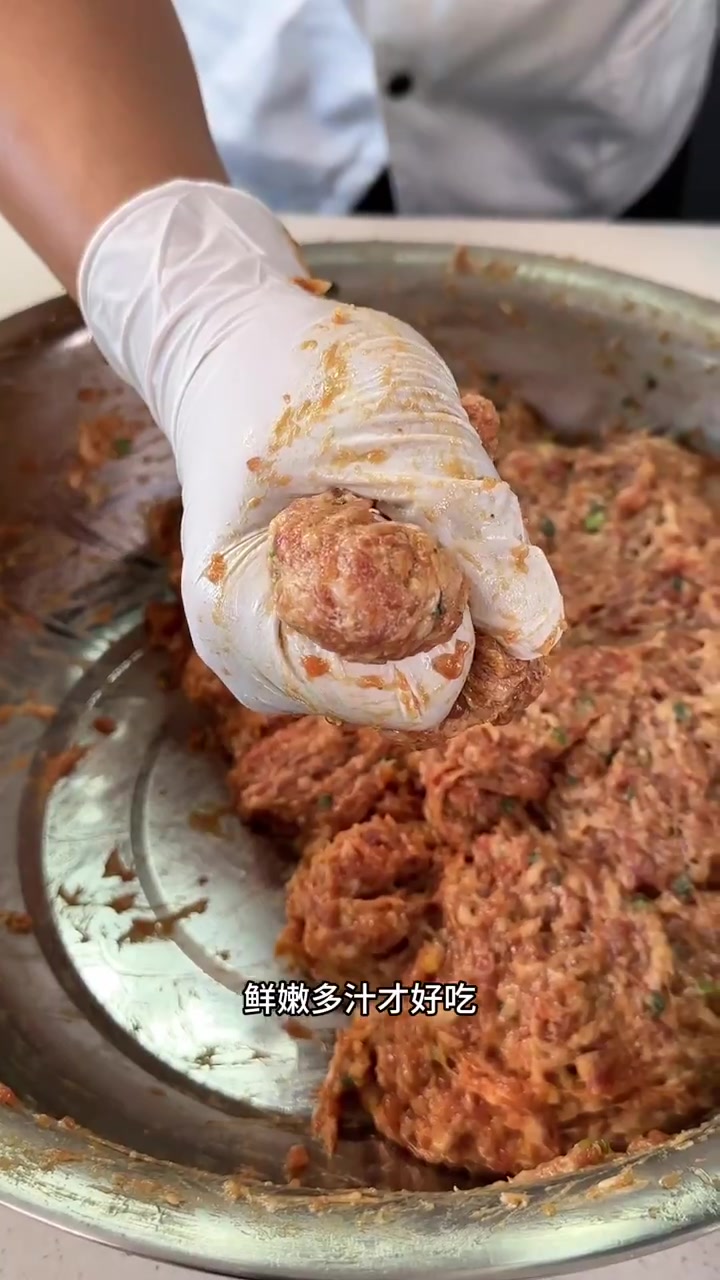 猪肉芹菜饺子馅的详细调制方法,建议保存起来,你会用得到