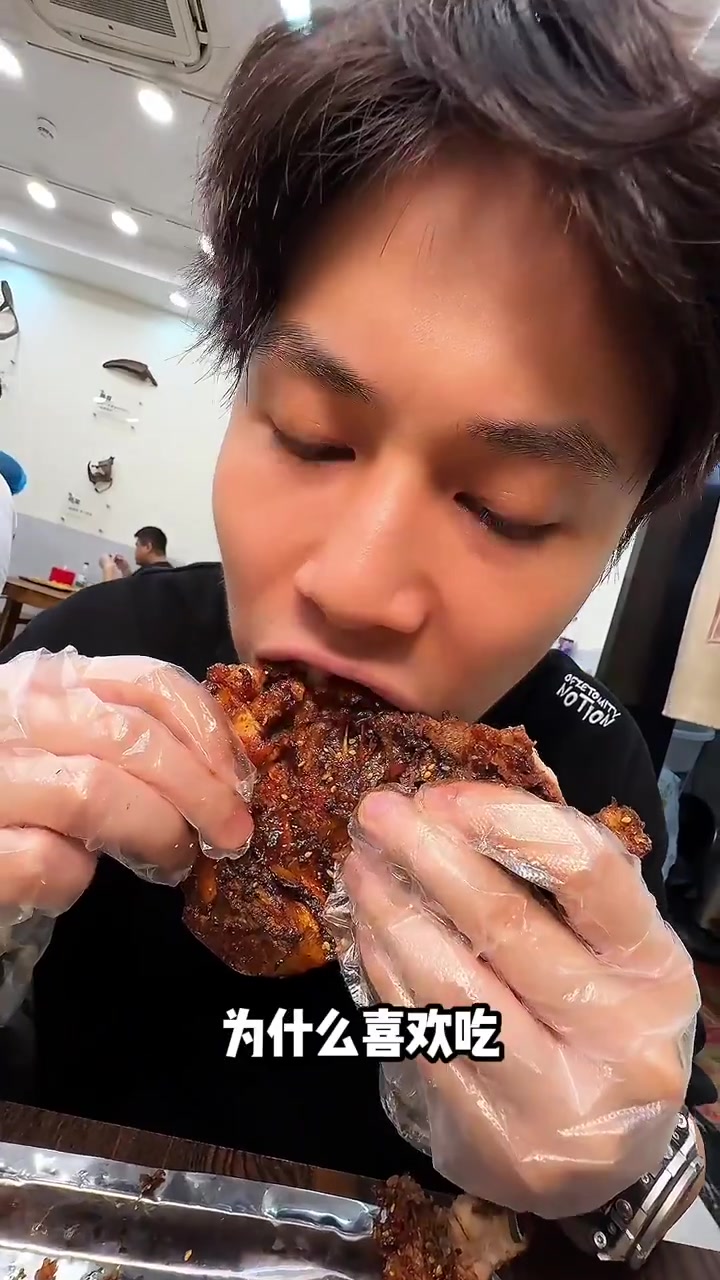 都说沈阳烤鸡架真上头,但估计真的没有多少广东人吃过