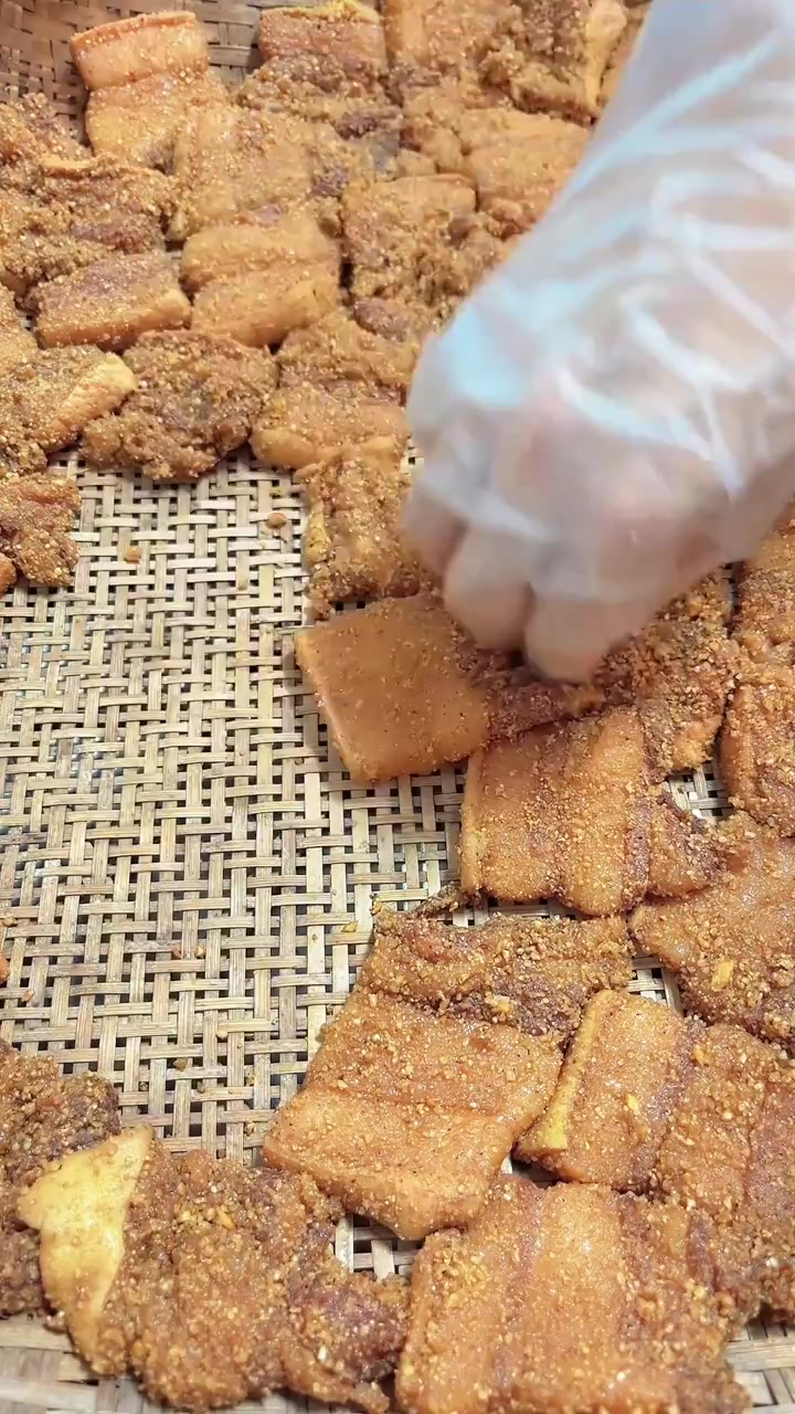 一道从小到大吃不腻的家乡美食自制干渣肉,咸香入味,特别下饭!