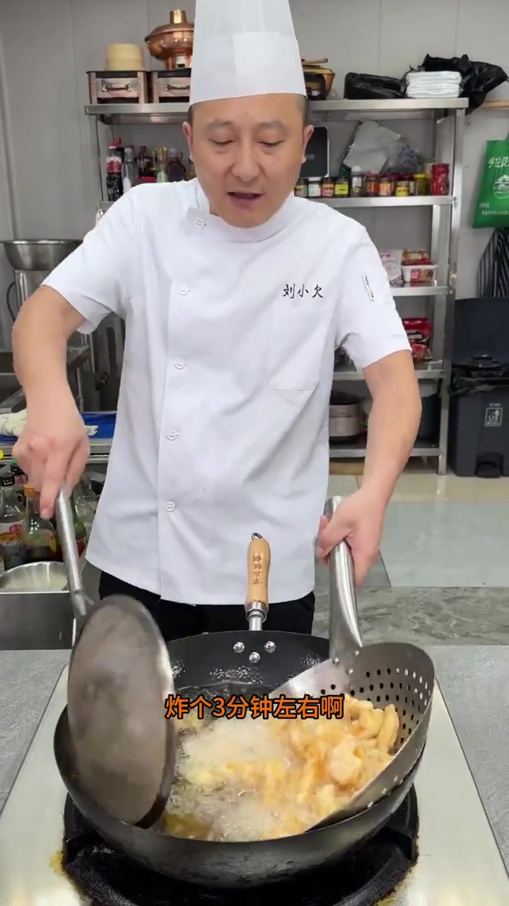 喜欢吃大虾的兄弟姐妹们在家可是试试这种做法 溜虾段 好看好吃