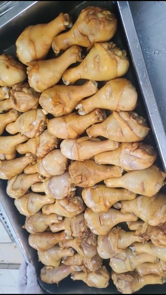 鸡腿呀,不要总是红烧油炸了,试试我这样用雪菜蒸鸡腿鲜香嫩滑