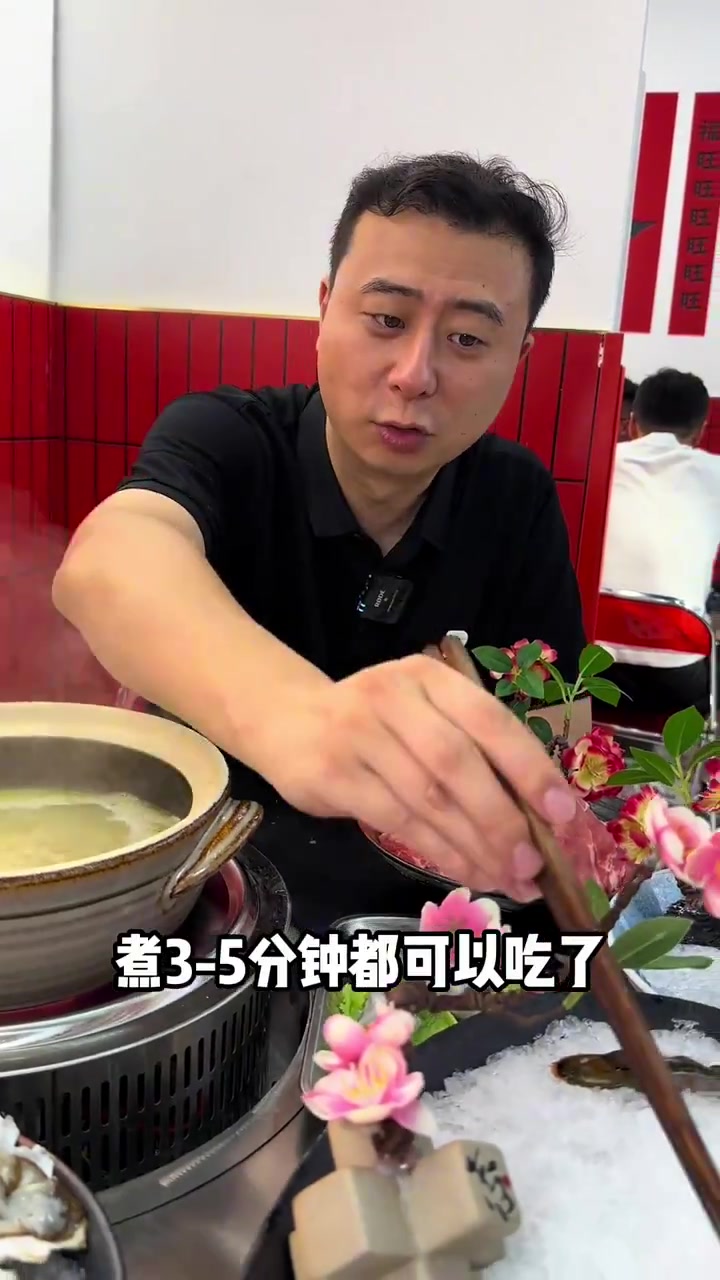 这种粥底火锅涮过现捞的海鲜加上米太香了