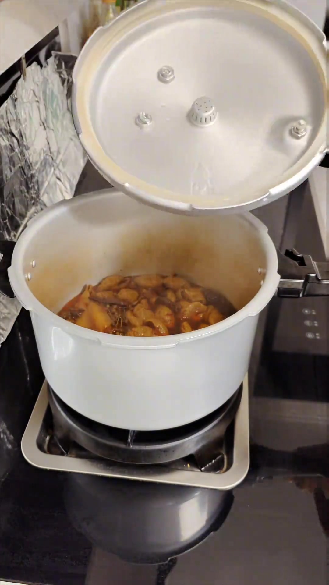 红烧大肠+蒸南瓜红枣+青椒炒香干+白萝卜鱼丸汤