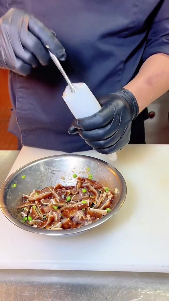 鲜鱿脆耳 手工菜,比较麻烦,但好吃好看