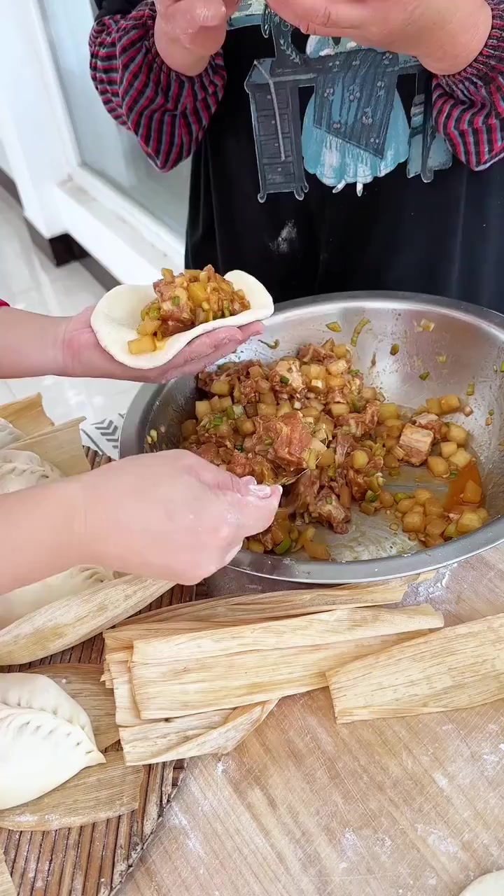 喷香喷香的冬瓜排骨包子太好吃了