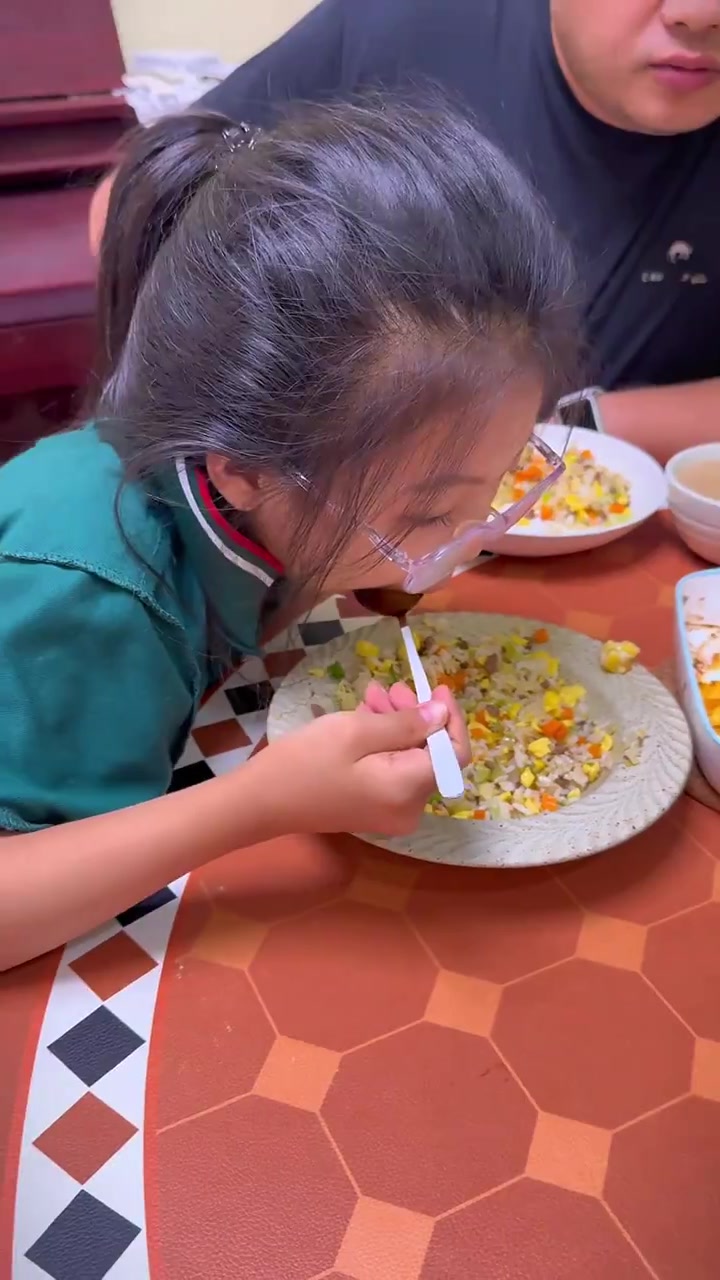 牛肉炒饭,芝士焗玉米,鹰嘴豆杏仁饮