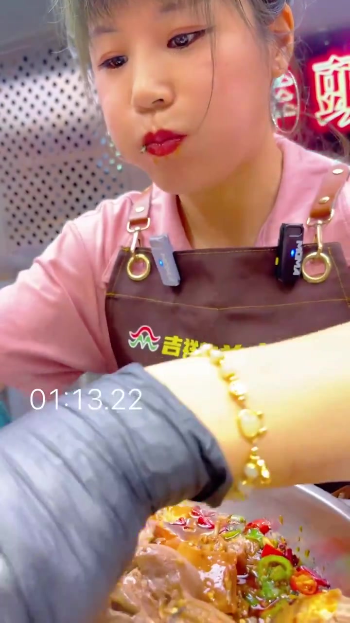 鲅鱼圈的美女小姐姐,开车两小时带朋友过来