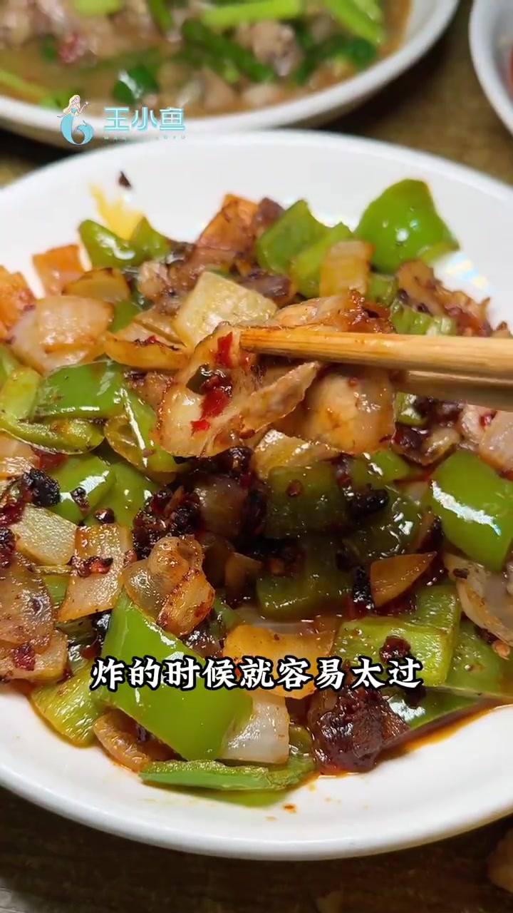 绍兴大学城的小吃街里居然还有这种物价的饭馆!