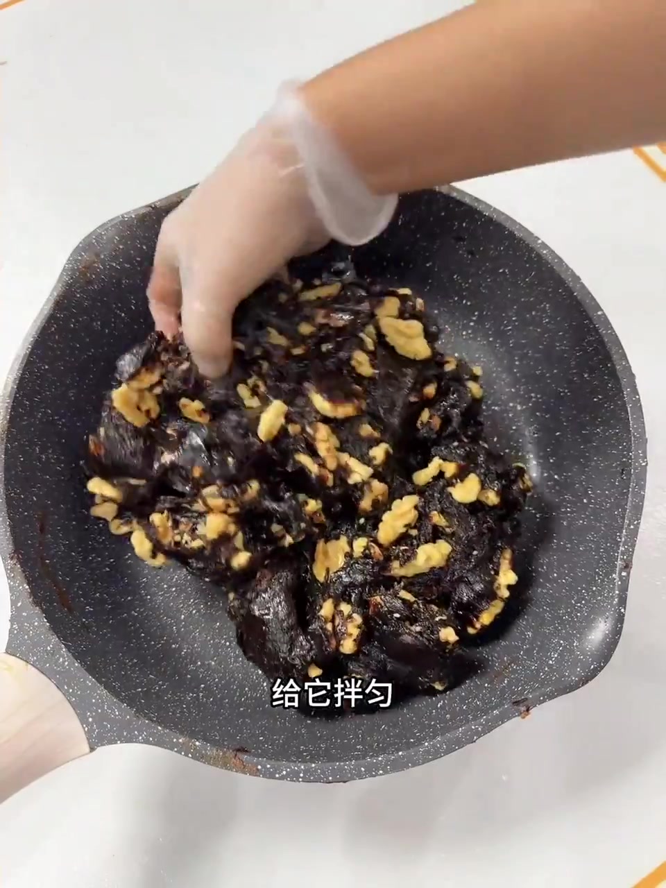 枣泥核桃月饼,无添加,吃到的是枣子的甜味和核桃的香味