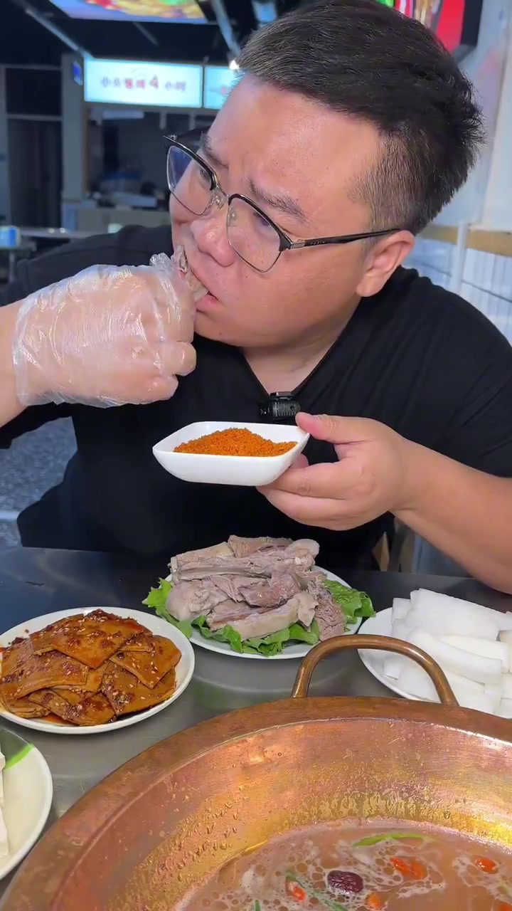 小河一家专门吃羊肉的羊肉馆,特别是手抓羊肉