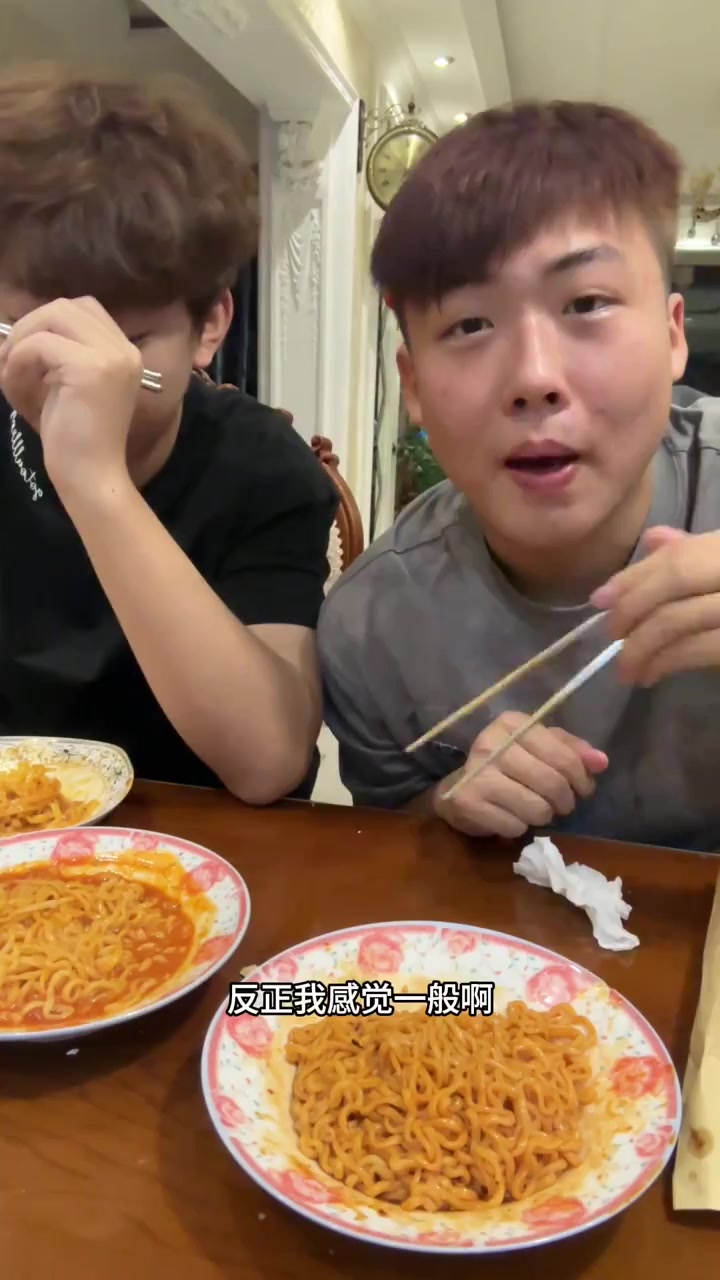 火鸡面大测评 逛超市