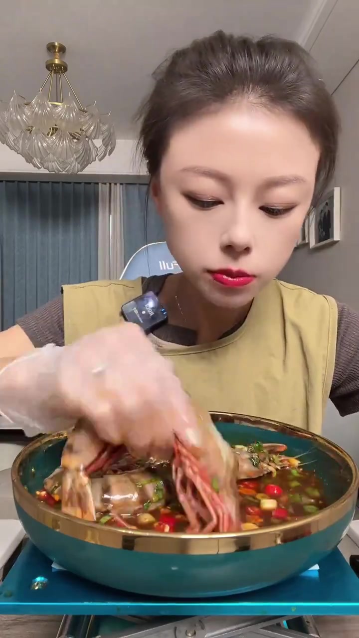 这是我见过最大的黑虎虾!