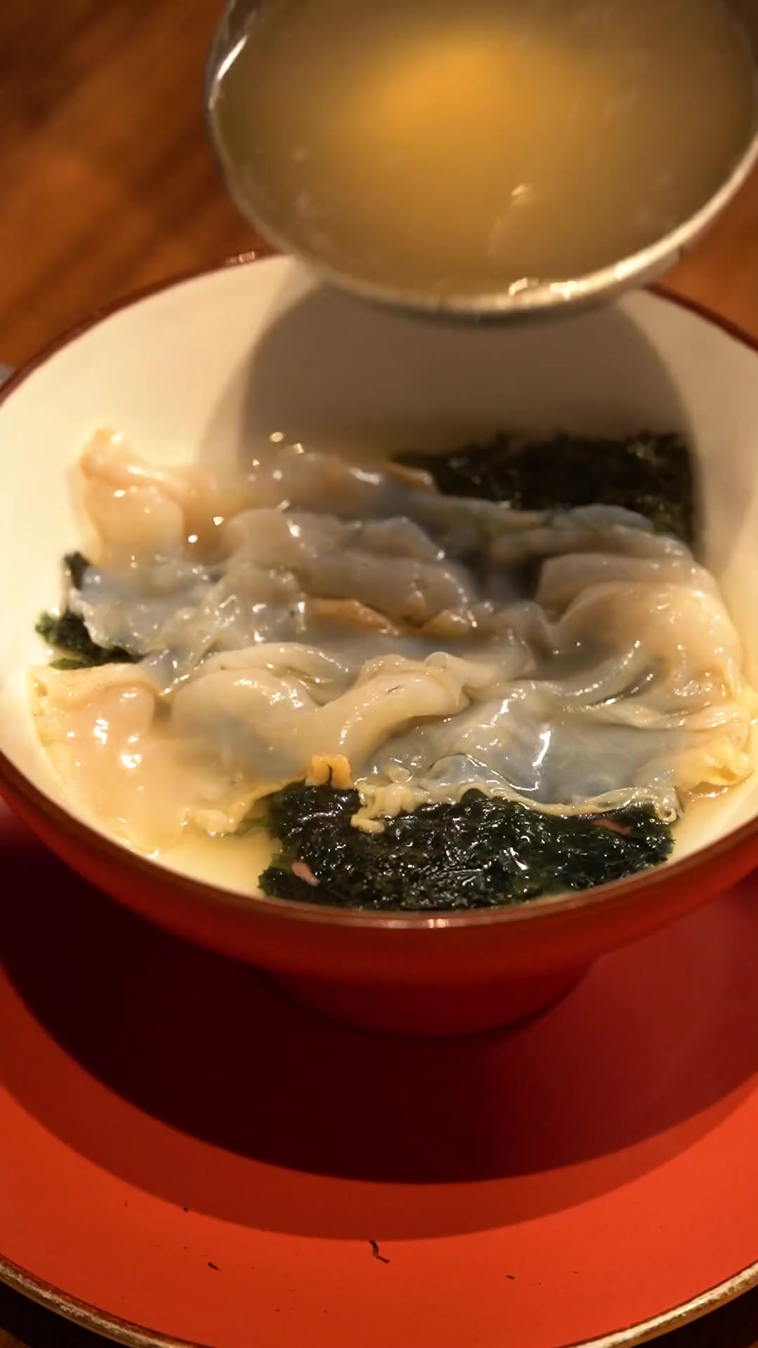 也就2000袋的头水紫菜了,今天这批紫菜品质真的不错,一块享受紫菜汤吧海鲜干货