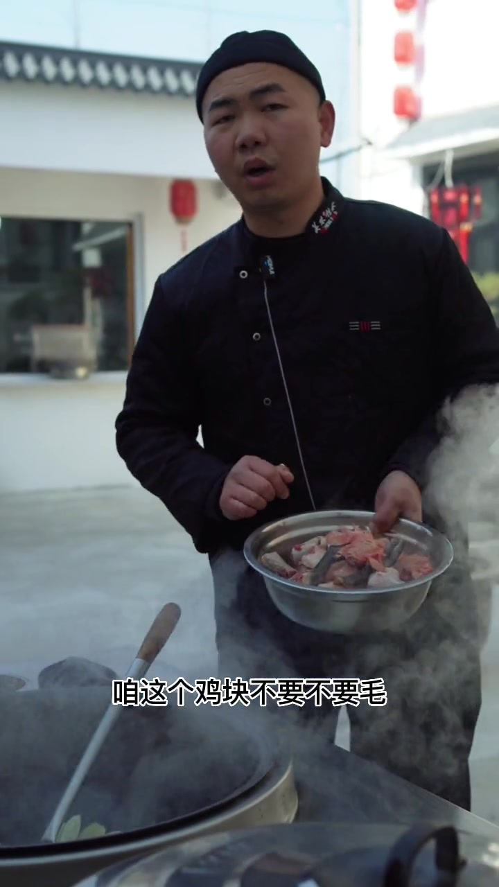跟学做菜小鸡炖蘑菇主要是选用食材,溜达鸡,跟这个野蘑菇