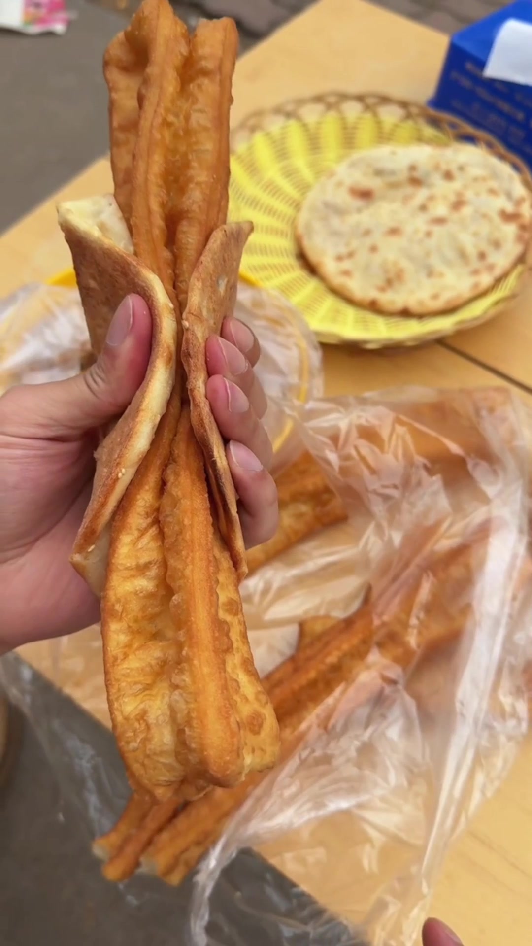 来淄博总要吃一次肉烧饼卷油条吧!