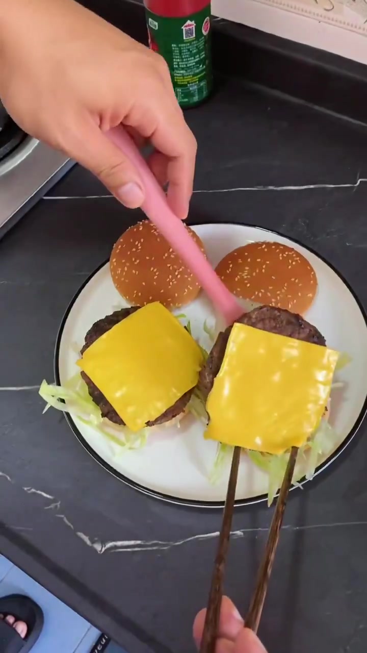 今天是奢侈的安格斯牛肉汉堡,真的香啊好满足!