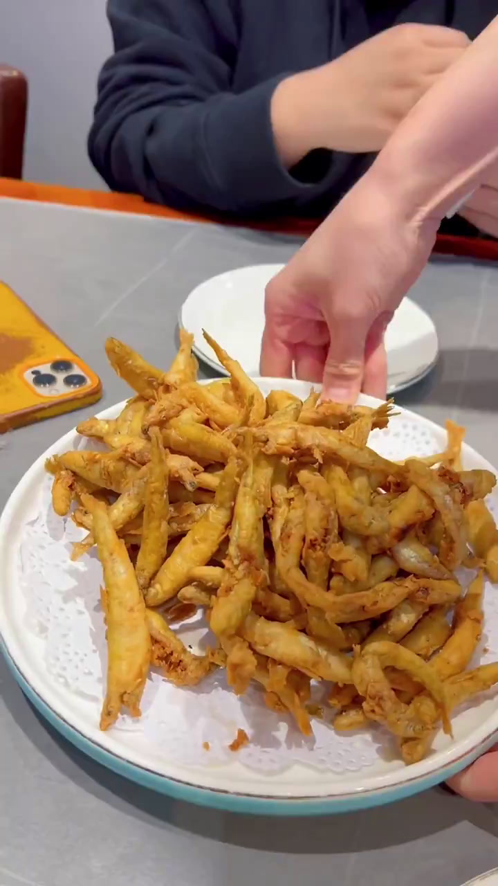 168元,吃了一盘肉段、一盘肘子、一盘鱼、一盘凉菜