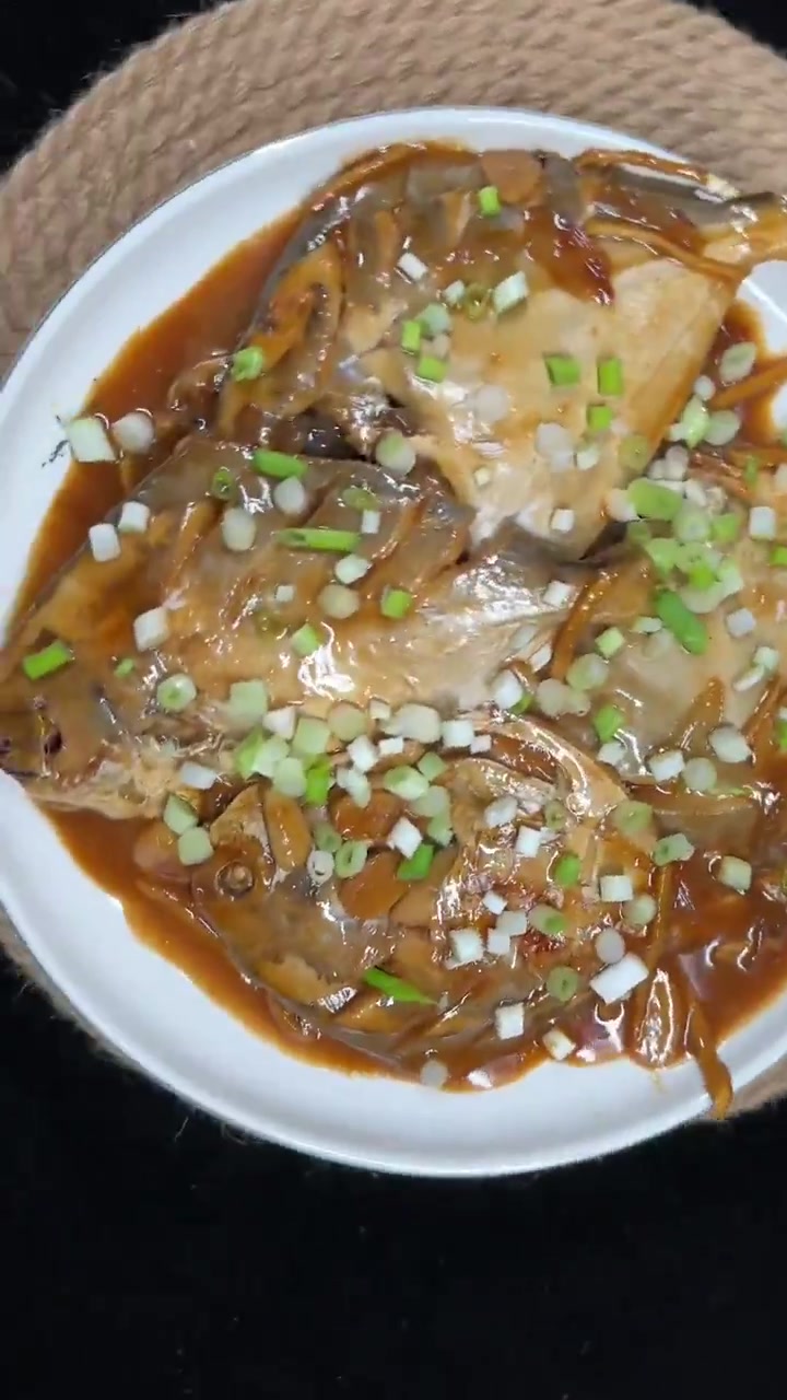 很简单易作的一道家烧鲳鱼分享给大家