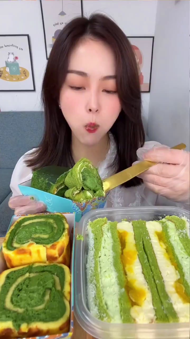 姐妹们,抹茶甜品局来啦～最爱抹茶斑斓三明治,软乎乎