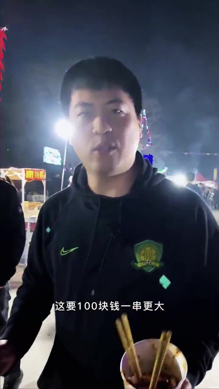 每座热闹夜市的背后,都有一群咬紧牙关生活的人!