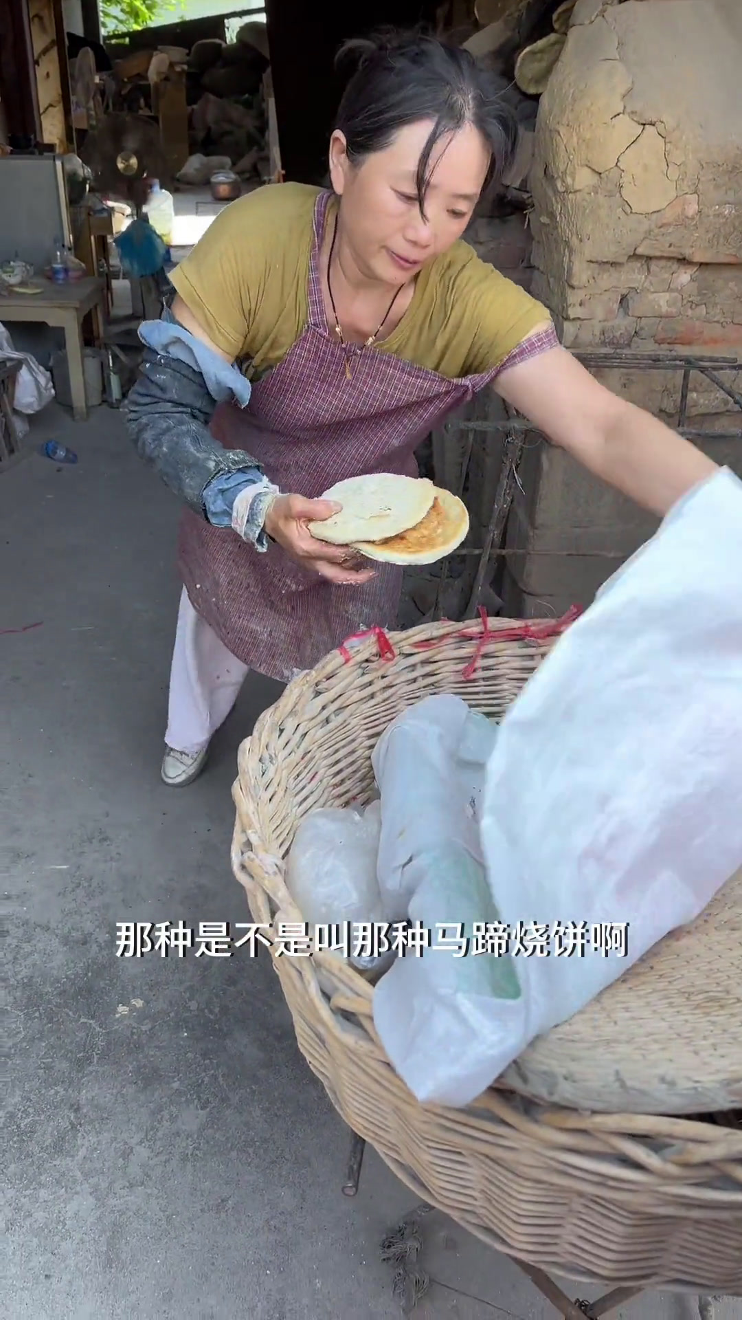 滕州级索的美食怪多的,马蹄烧饼配羊汤,还真不孬呢