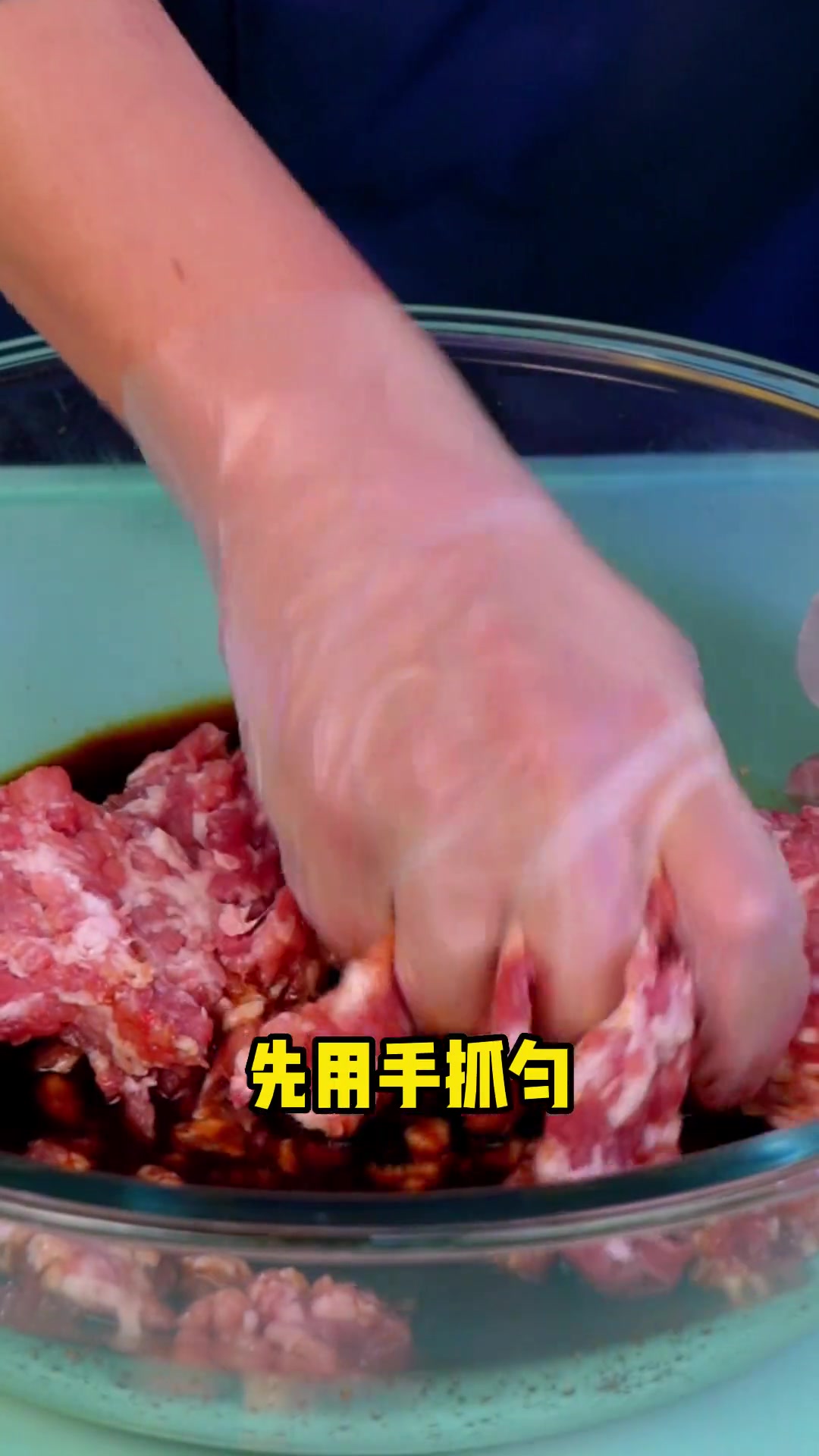五星级饭店秘不外传的猪肉芹菜馅饺子做法,鲜嫩多汁特别好吃