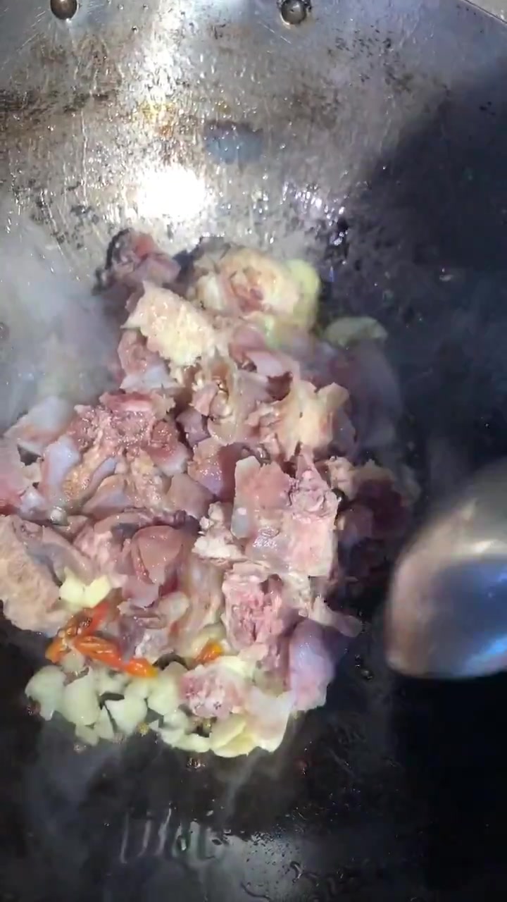 特别好吃的蒜苗炒的牛拆骨肉您吃过吗?