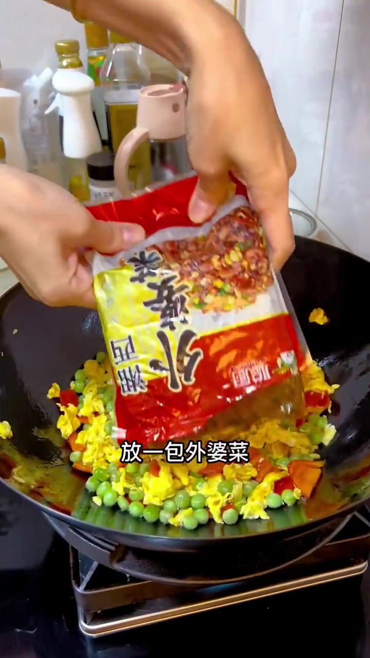 今日份早餐:粘豆包、蔬菜卷饼、蔬菜沙拉