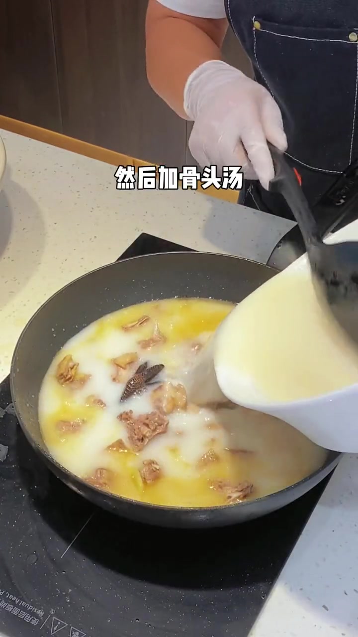 食鸭最相宜,今日教学“洪湖老鸭汤”,汤汁浓郁,口舌生津!