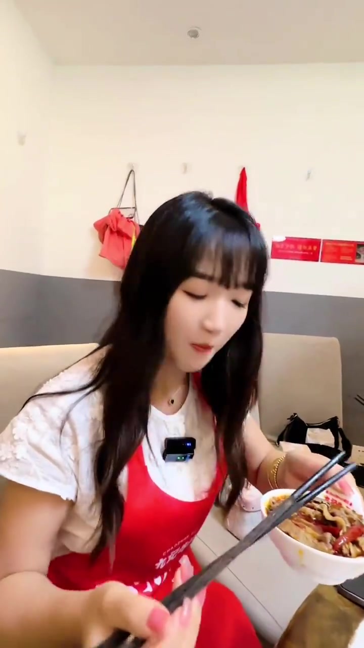 来尝尝潮汕的现切鲜牛肉火锅吧!