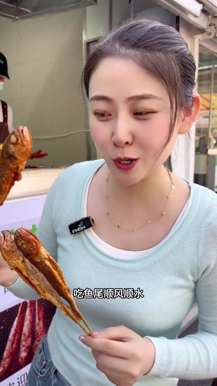 步行街惊现了一家烤小黄鱼9.9三串,万物皆能烤?
