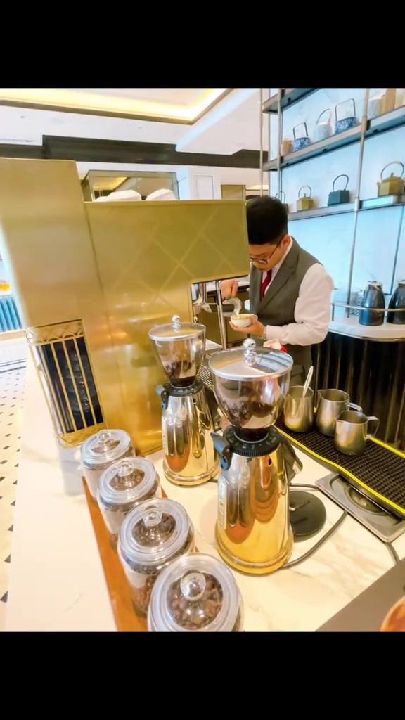 在澳门最顶级酒店伦敦人早上吃到下午 吃大龙虾吃撑了最顶级自助餐