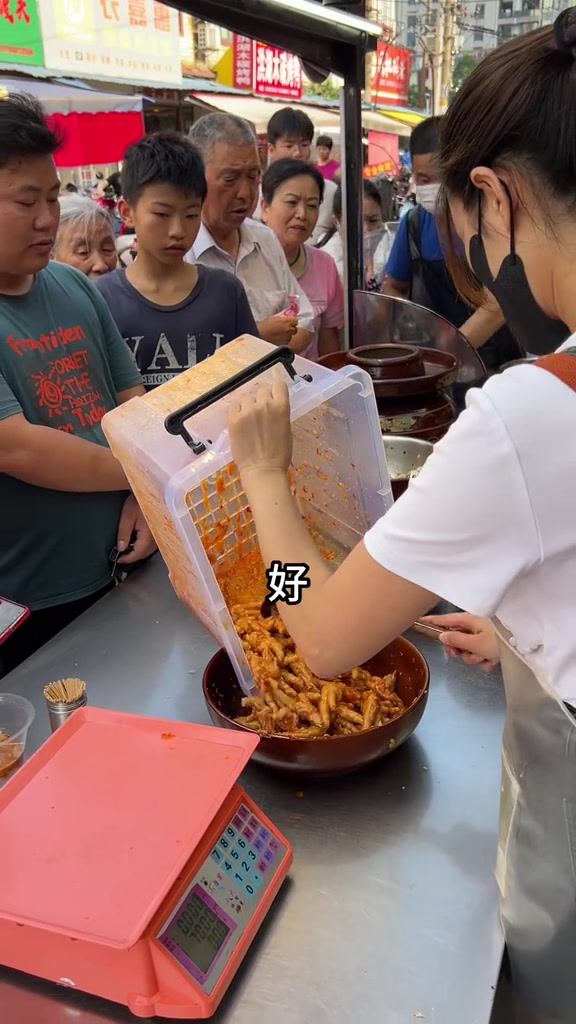 坚持才会胜利,即使再热也要出摊,只要出摊就有收入