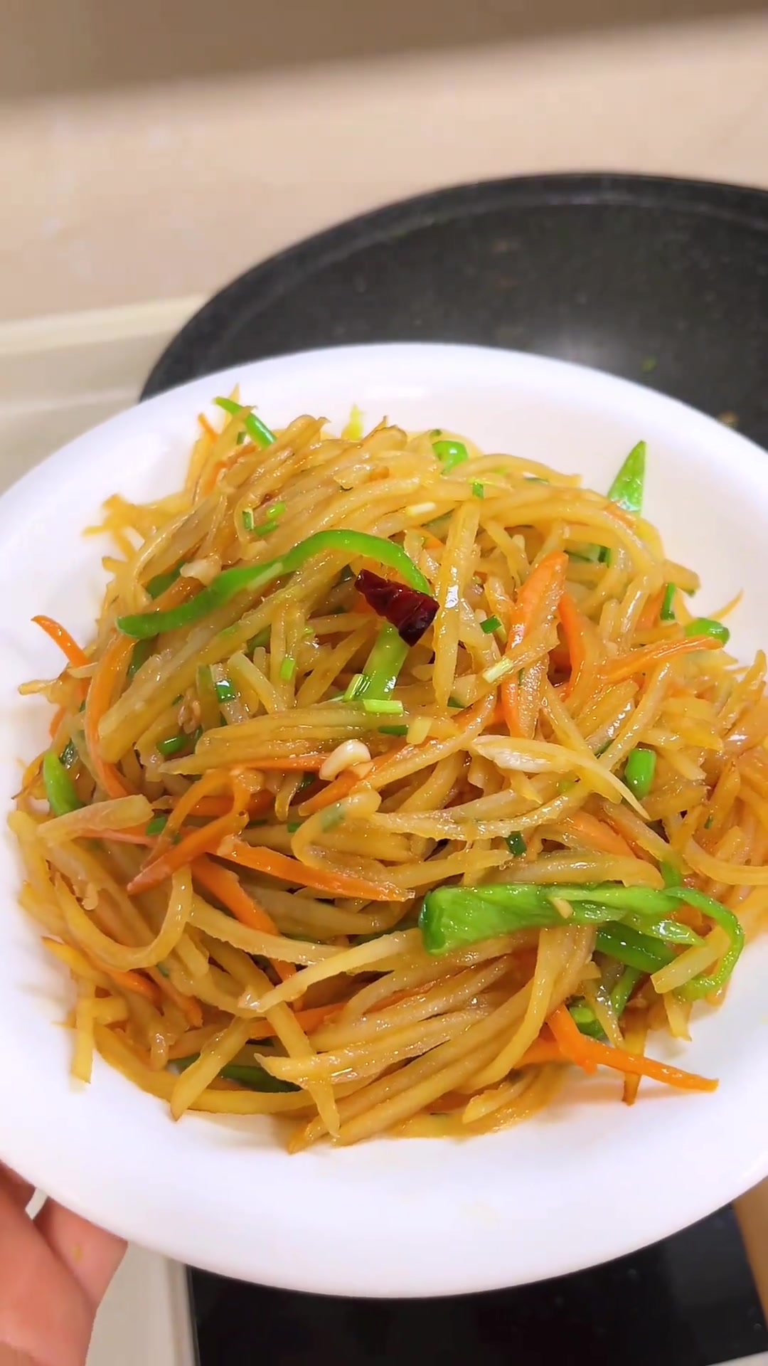 春饼卷土豆丝、嘎嘣脆的萝卜干配白粥