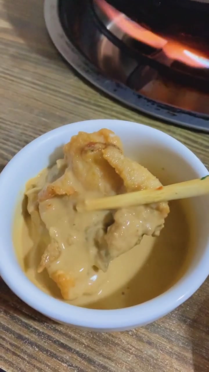 嘿嘿嘿,终于打卡了石锅鱼,不特别爱吃鱼的我,还是觉得奥力给!我比较喜欢挂面糊糊炸过的鱼,吃