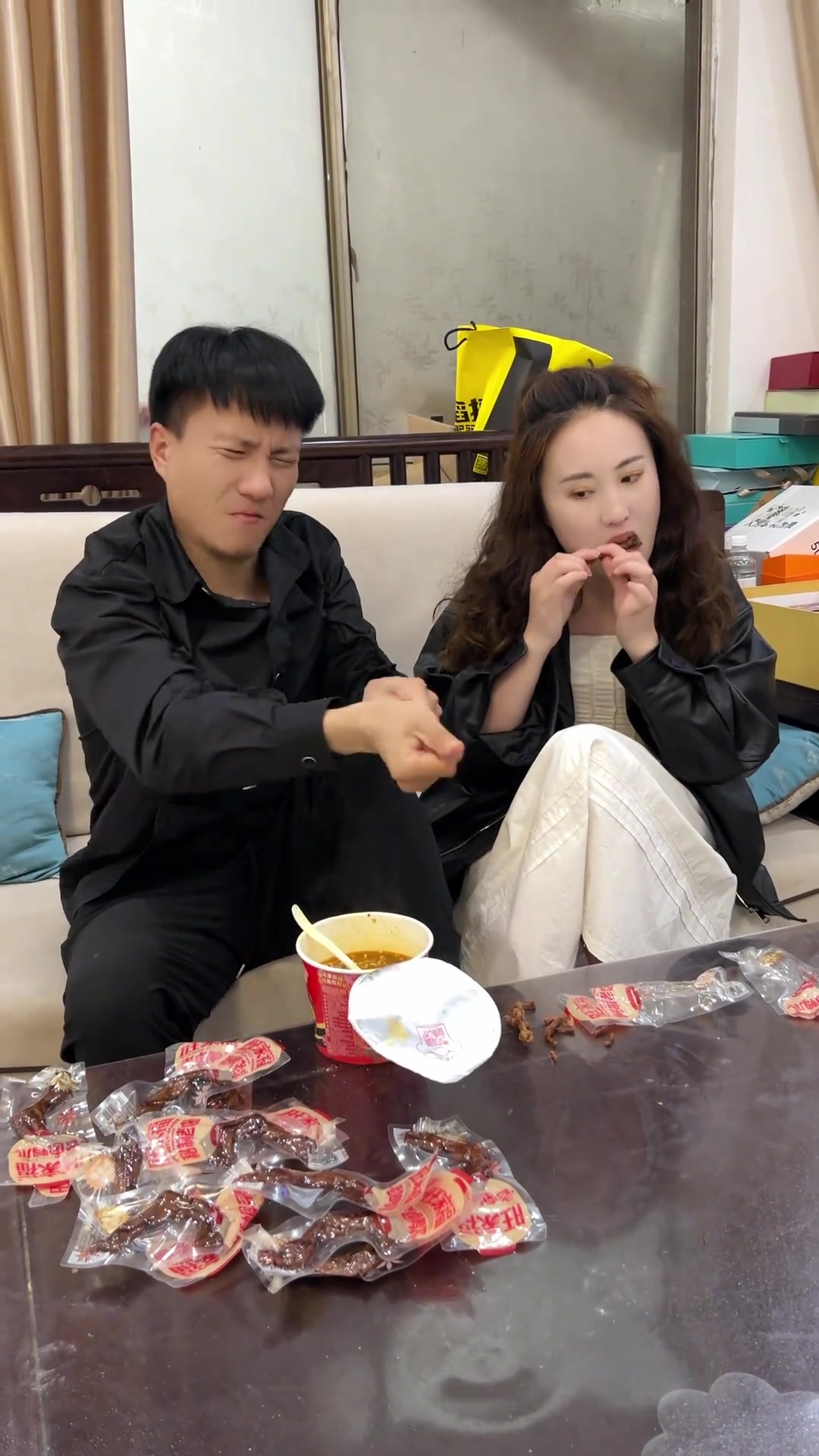 太香了,吃的根本停不下来,辣的,不辣的都有,乡巴佬的味道